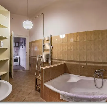 Your Zingy Cloud Nine Place With A Pokertable & A Bathtub